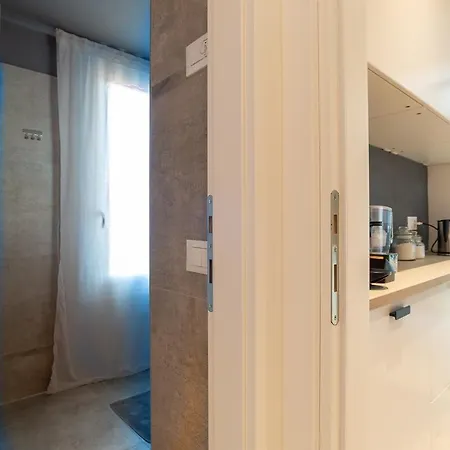 Br Train Station Apartment