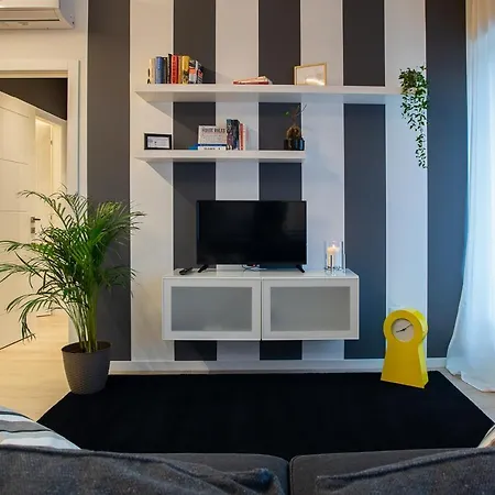 Br Train Station Apartment