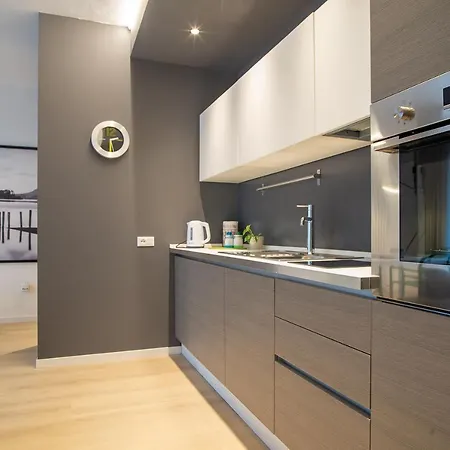 Br Train Station Apartment
